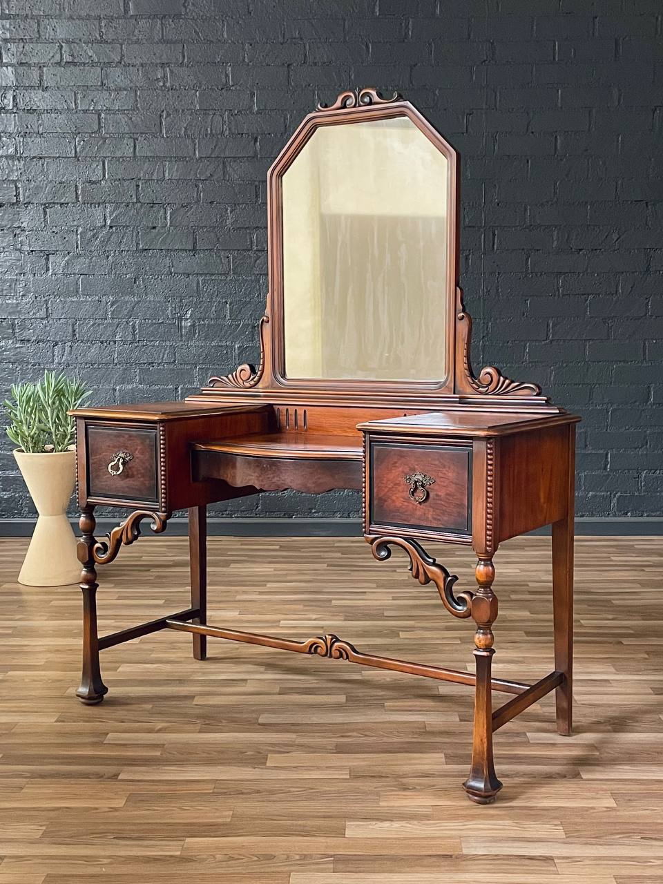 American Colonial Mahogany Vanity Desk, c.1940's – Vintage Supply American Colonial Mahogany Vanity Desk, c.1940's – Vintage Supply