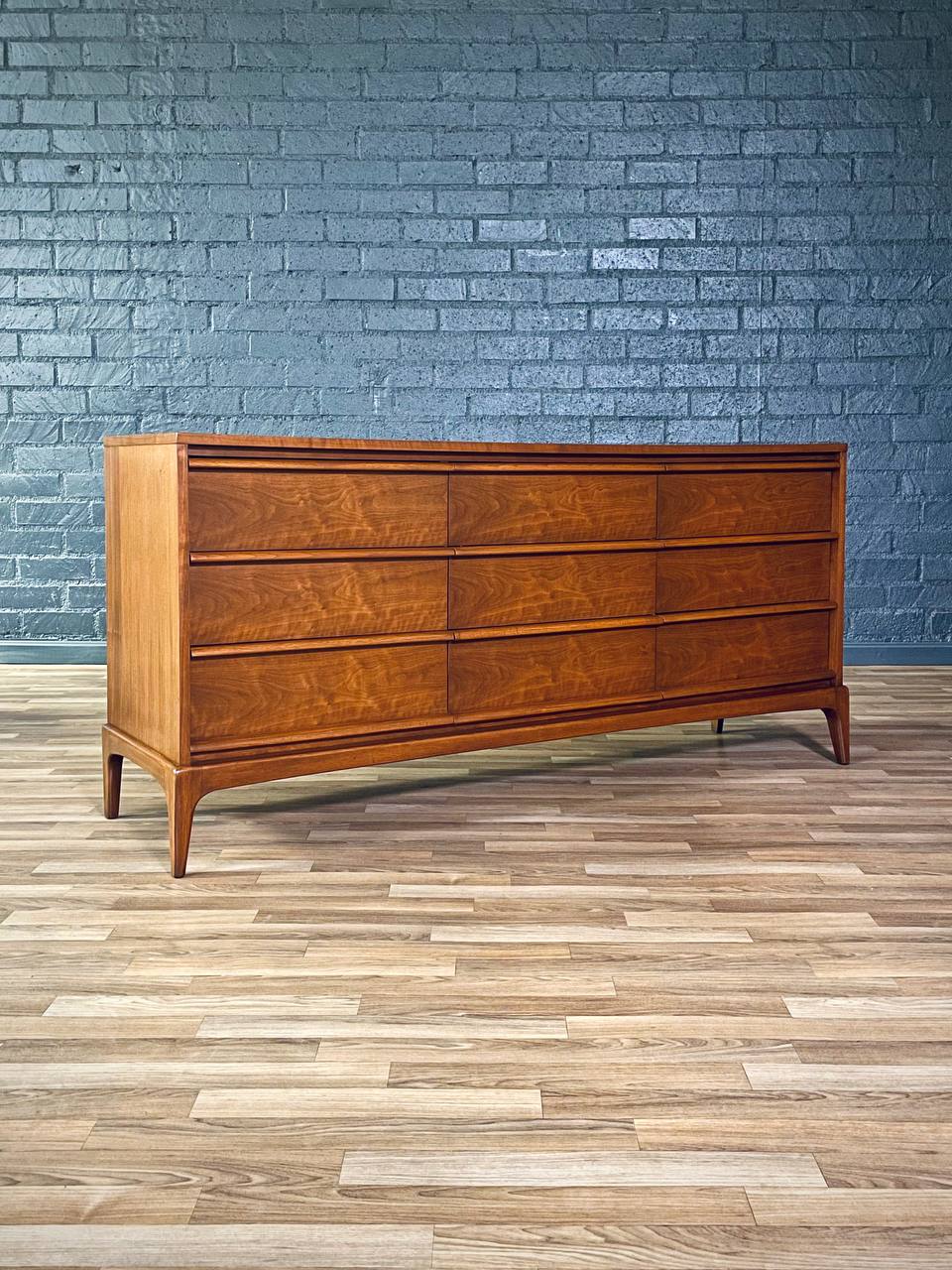 Mid-Century Modern Rhythm Walnut Dresser by Lane, c.1960's Vintage Supply Mid-Century Modern Rhythm Walnut Dresser by Lane, c.1960's Vintage Supply