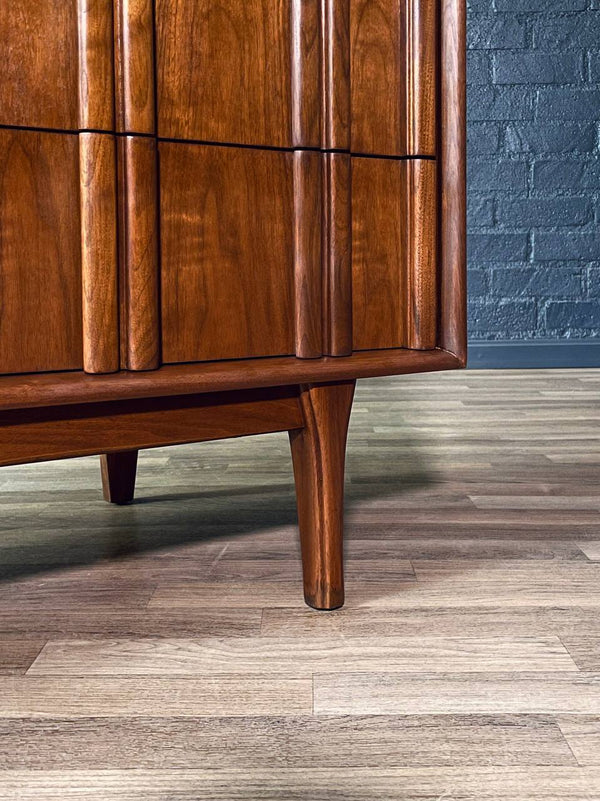 Mid-Century Modern 9-Drawer Dresser by Red Lion, c.1950’