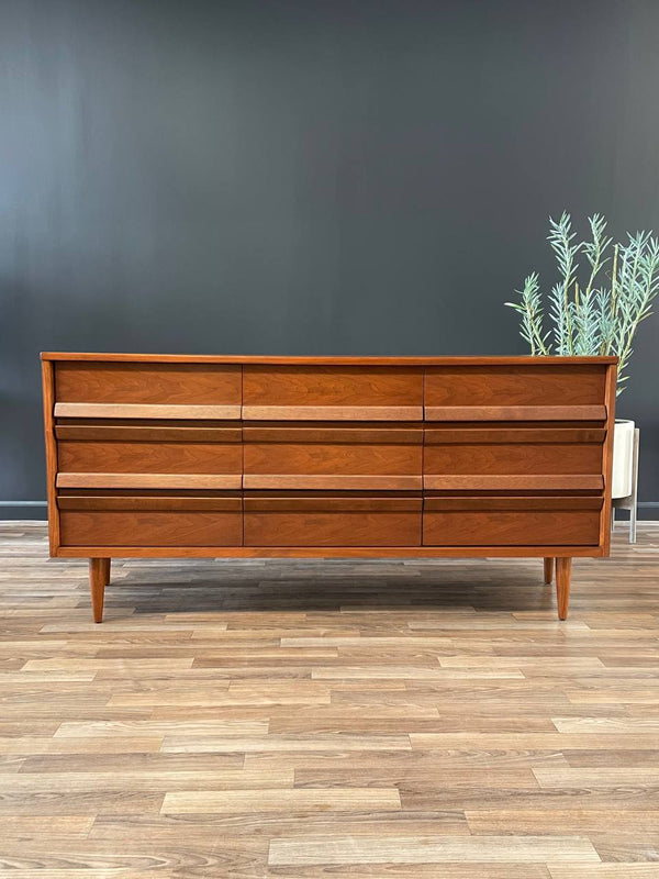 Mid-Century Modern Walnut 9-Drawer Dresser by Bassett Furniture, c.1960’s