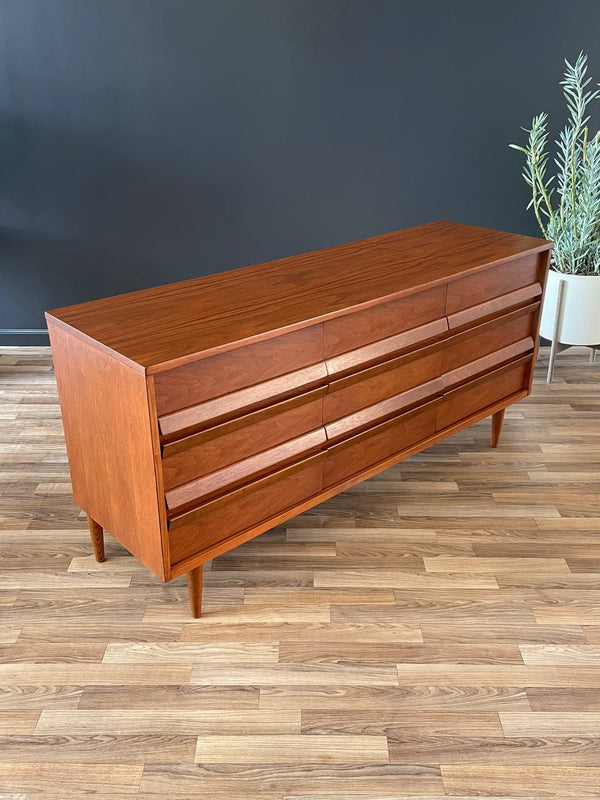 Mid-Century Modern Walnut 9-Drawer Dresser by Bassett Furniture, c.1960’s