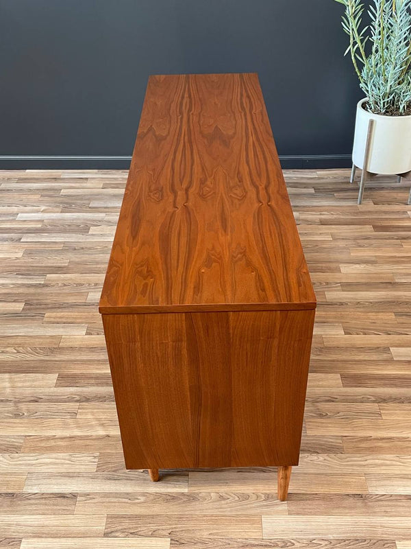 Mid-Century Modern Walnut 9-Drawer Dresser by Bassett Furniture, c.1960’s