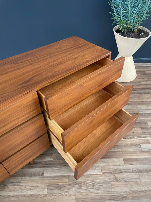 Mid-Century Modern Walnut 9-Drawer Dresser by American of Martinsville, c.1950’s