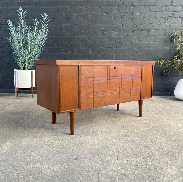 Mid-Century Modern Walnut Cedar Trunk Chest by Lane Furniture, c.1960’s
