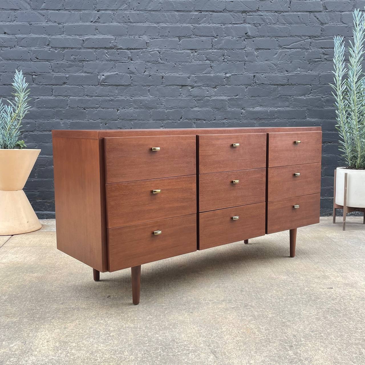 Mid-Century Modern Walnut 9-Drawer Dresser by American of Martinsville – Vintage Supply Mid-Century Modern Walnut 9-Drawer Dresser by American of Martinsville – Vintage Supply