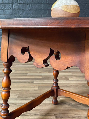 American Colonial Style Round Maple Side Table w/ Turned Legs, c.1930’s