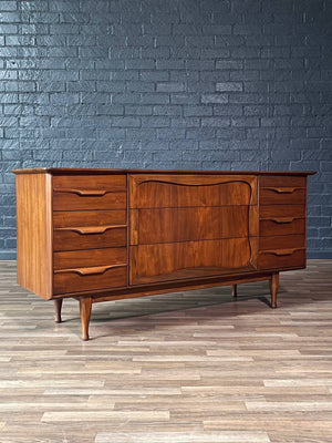 Mid-Century Modern 9-Drawer Walnut Dresser by Unagusta, c.1960’s