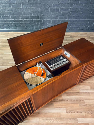 Mid-Century Walnut RCA Victor Victrola Console w/Turntable & Radio, c.1960’s