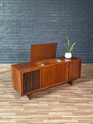 Mid-Century Walnut RCA Victor Victrola Console w/Turntable & Radio, c.1960’s