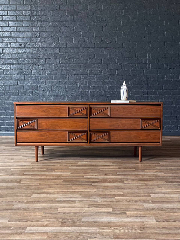 Mid-Century Modern 9-Drawer Walnut Dresser by Bassett Furniture, c.1960’s