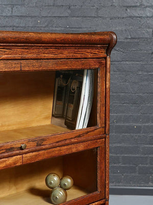 Antique Arts & Crafts Quarter-Sawn Oak Four-Section Stackable Bookcase by Humphrey, c.1920's