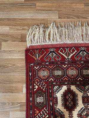 Vintage Bokhara Wool Rug – Hand-Knotted Turkmen Design in Red & Ivory c.1970’s