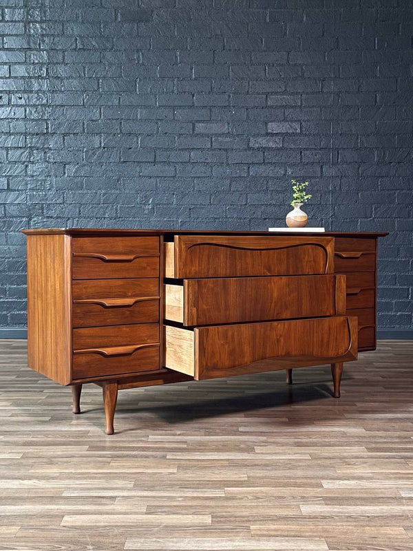Mid-Century Modern 9-Drawer Walnut Dresser by Unagusta, c.1960’s