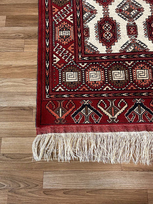 Vintage Bokhara Wool Rug – Hand-Knotted Turkmen Design in Red & Ivory c.1970’s