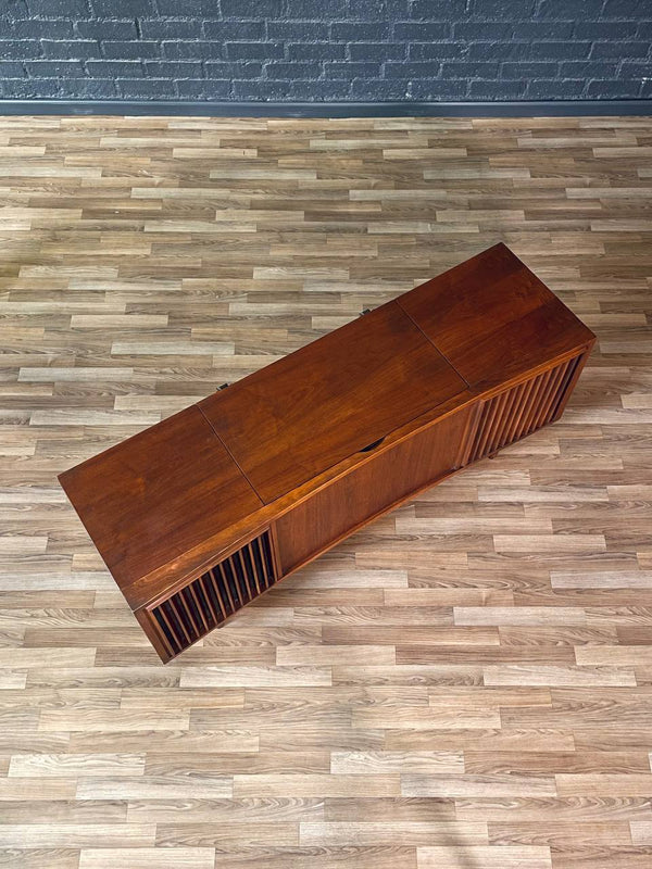 Mid-Century Walnut RCA Victor Victrola Console w/Turntable & Radio, c.1960’s