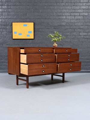 Mid Century Modern 6-Drawer Walnut Dresser by United Furniture, c.1960’s