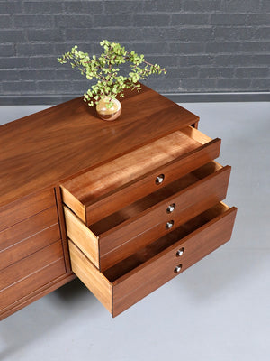 Mid Century Modern 6-Drawer Walnut Dresser by United Furniture, c.1960’s