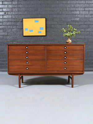 Mid Century Modern 6-Drawer Walnut Dresser by United Furniture, c.1960’s