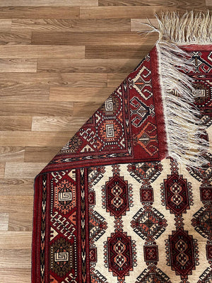 Vintage Bokhara Wool Rug – Hand-Knotted Turkmen Design in Red & Ivory c.1970’s