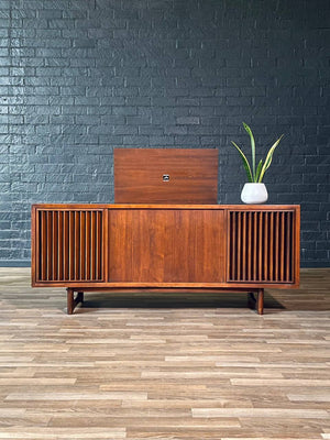 Mid-Century Walnut RCA Victor Victrola Console w/Turntable & Radio, c.1960’s