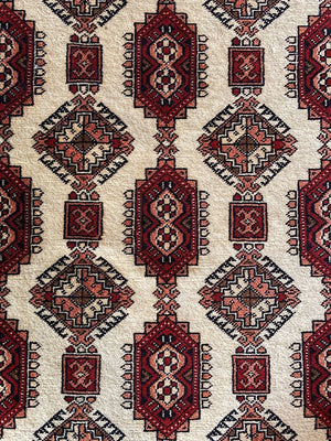 Vintage Bokhara Wool Rug – Hand-Knotted Turkmen Design in Red & Ivory c.1970’s