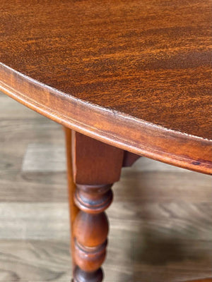 American Colonial Style Round Maple Side Table w/ Turned Legs, c.1930’s