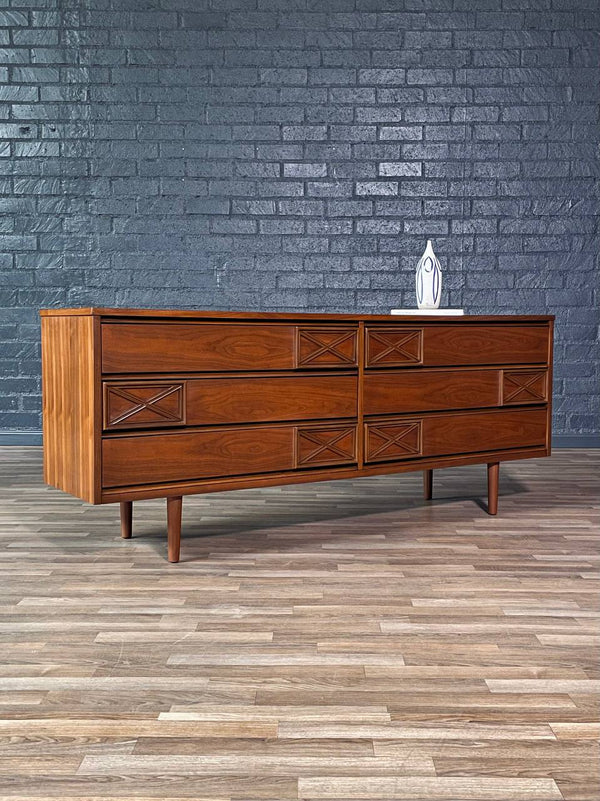Mid-Century Modern 9-Drawer Walnut Dresser by Bassett Furniture, c.1960’s