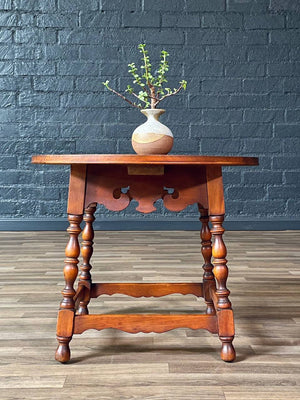 American Colonial Style Round Maple Side Table w/ Turned Legs, c.1930’s