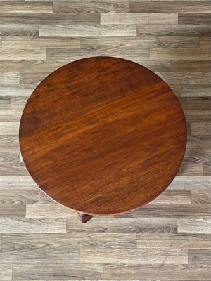 American Colonial Style Round Maple Side Table w/ Turned Legs, c.1930’s