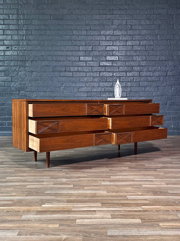 Mid-Century Modern 9-Drawer Walnut Dresser by Bassett Furniture, c.1960’s