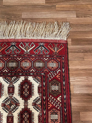 Vintage Bokhara Wool Rug – Hand-Knotted Turkmen Design in Red & Ivory c.1970’s