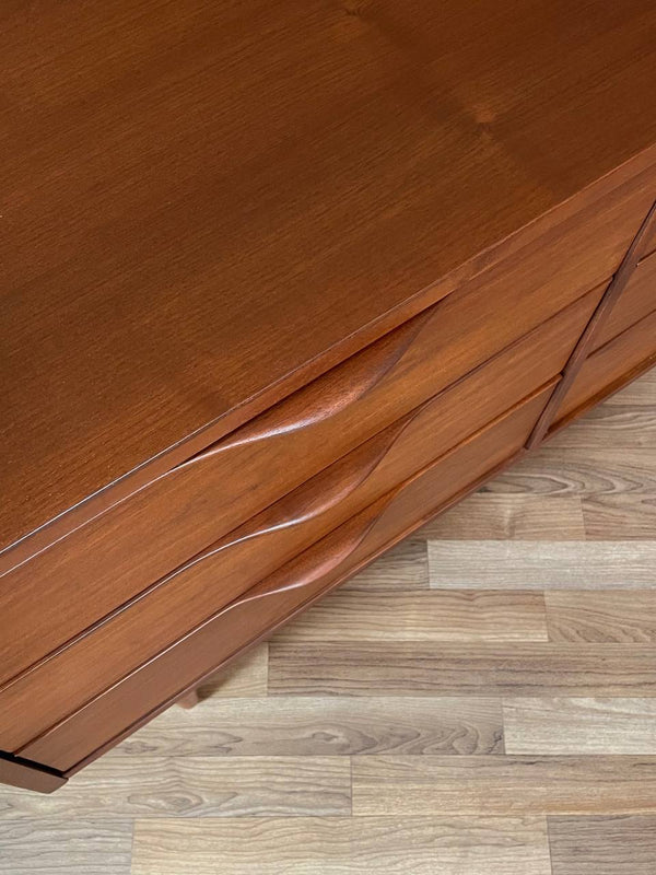 Mid-Century Modern 9-Drawer Walnut Dresser by Ward Furniture, c.1960’s