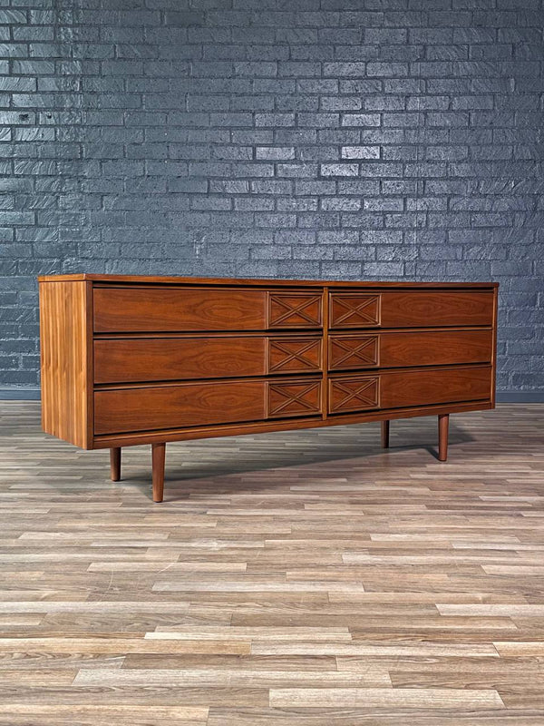 Mid-Century Modern 9-Drawer Walnut Dresser by Bassett Furniture, c.1960’s