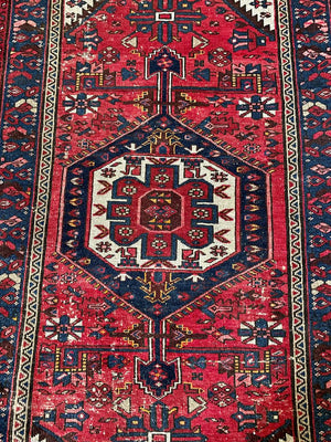 Vintage Persian Hamadan Rug – Hand-Knotted Wool Tribal Medallion, c.1940’s