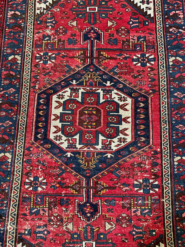 Vintage Persian Hamadan Rug – Hand-Knotted Wool Tribal Medallion, c.1940’s
