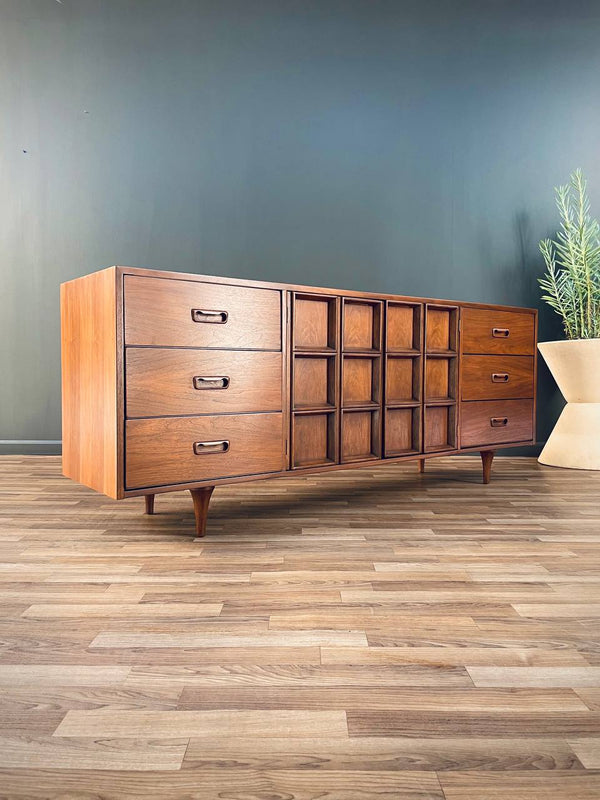 Mid-Century Modern 9-Drawer Dresser by American of Martinsville’s, c.1960’s