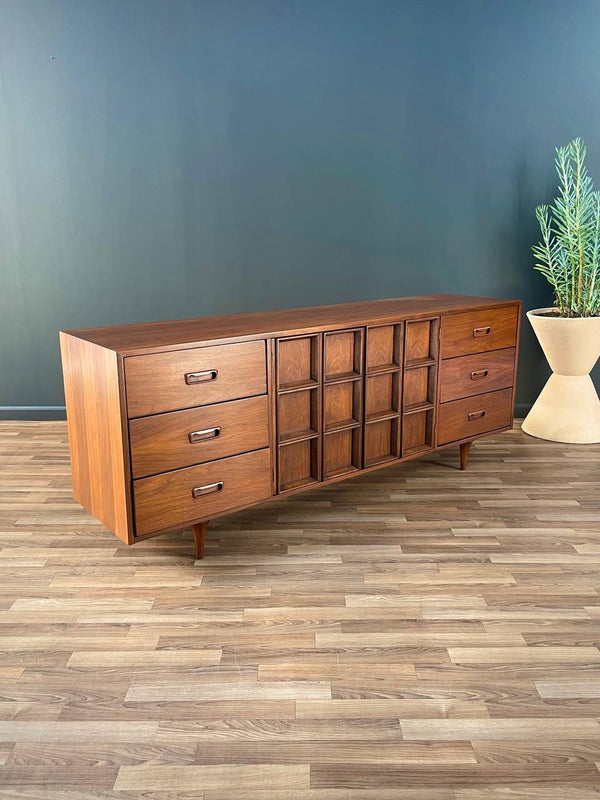 Mid-Century Modern 9-Drawer Dresser by American of Martinsville’s, c.1960’s