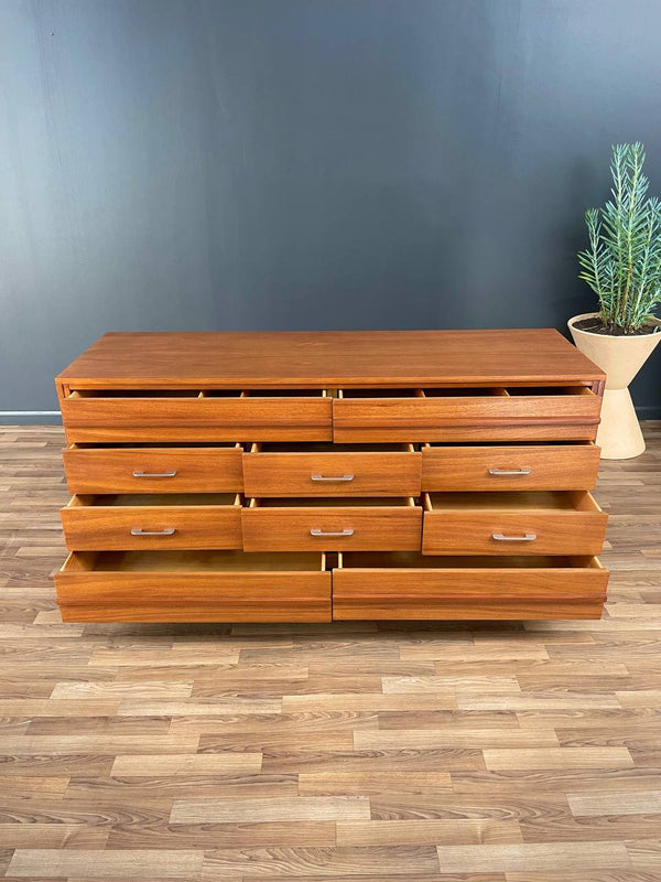 Mid-Century Modern 10-Drawer Dresser by R-Way, c.1960’s