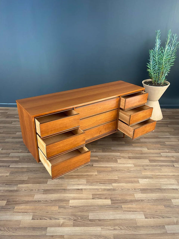 Mid-Century Modern 9-Drawer Dresser by Harmony House, c.1960’s