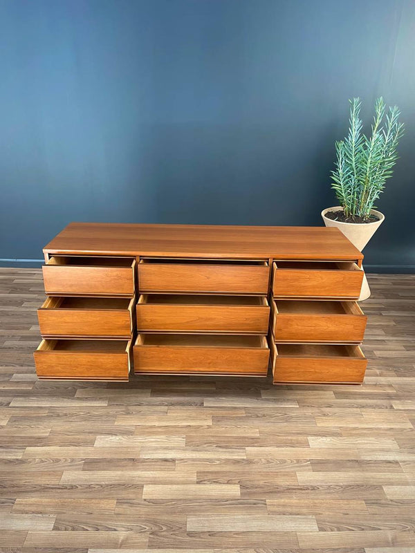 Mid-Century Modern 9-Drawer Dresser by Harmony House, c.1960’s