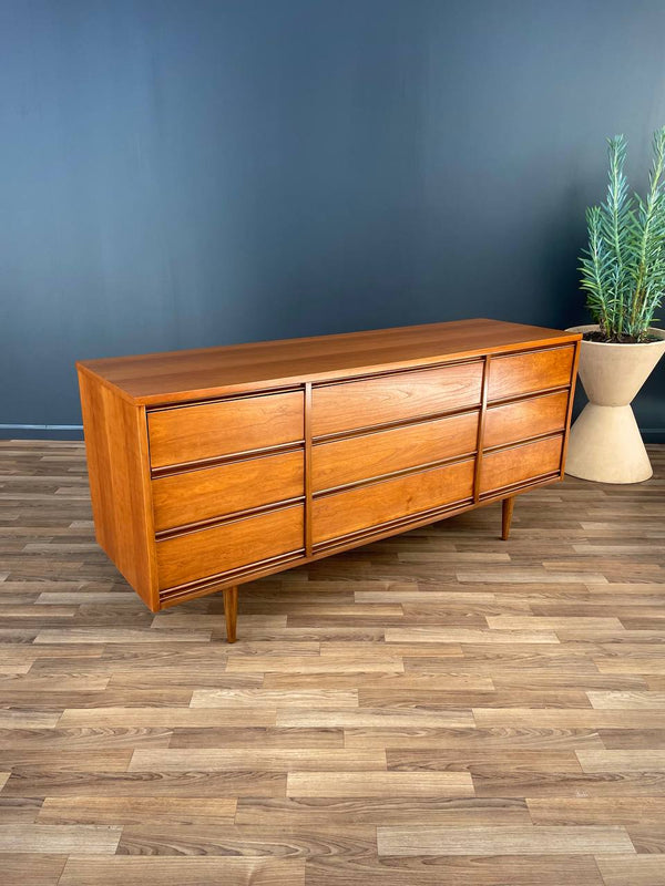 Mid-Century Modern 9-Drawer Dresser by Harmony House, c.1960’s