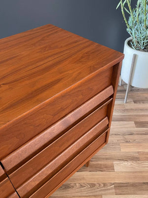 Mid-Century Modern Walnut 9-Drawer Dresser by Bassett Furniture, c.1960’s