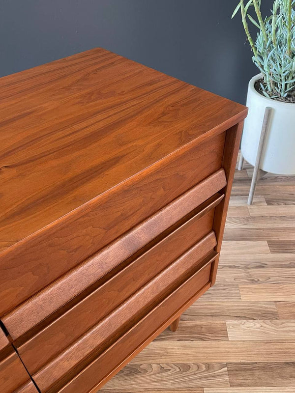 Mid-Century Modern Walnut 9-Drawer Dresser by Bassett Furniture, c.1960’s