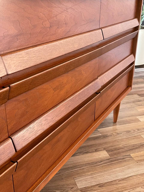 Mid-Century Modern Walnut 9-Drawer Dresser by Bassett Furniture, c.1960’s