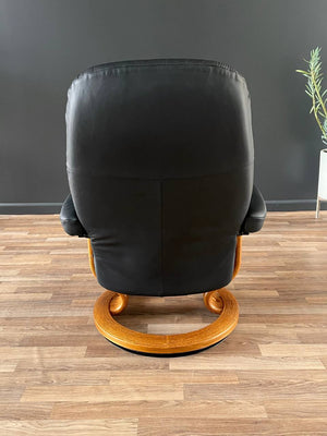 Ekornes Stressless Tan  Leather Reclining Swivel Chair with Ottoman pop