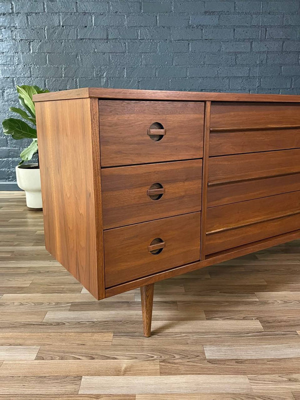 Mid-Century Modern Walnut 9-Drawer Dresser by Bassett, c.1960’s