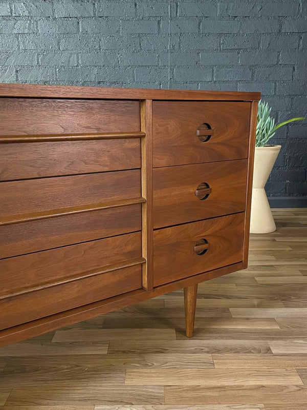 Mid-Century Modern Walnut 9-Drawer Dresser by Bassett, c.1960’s