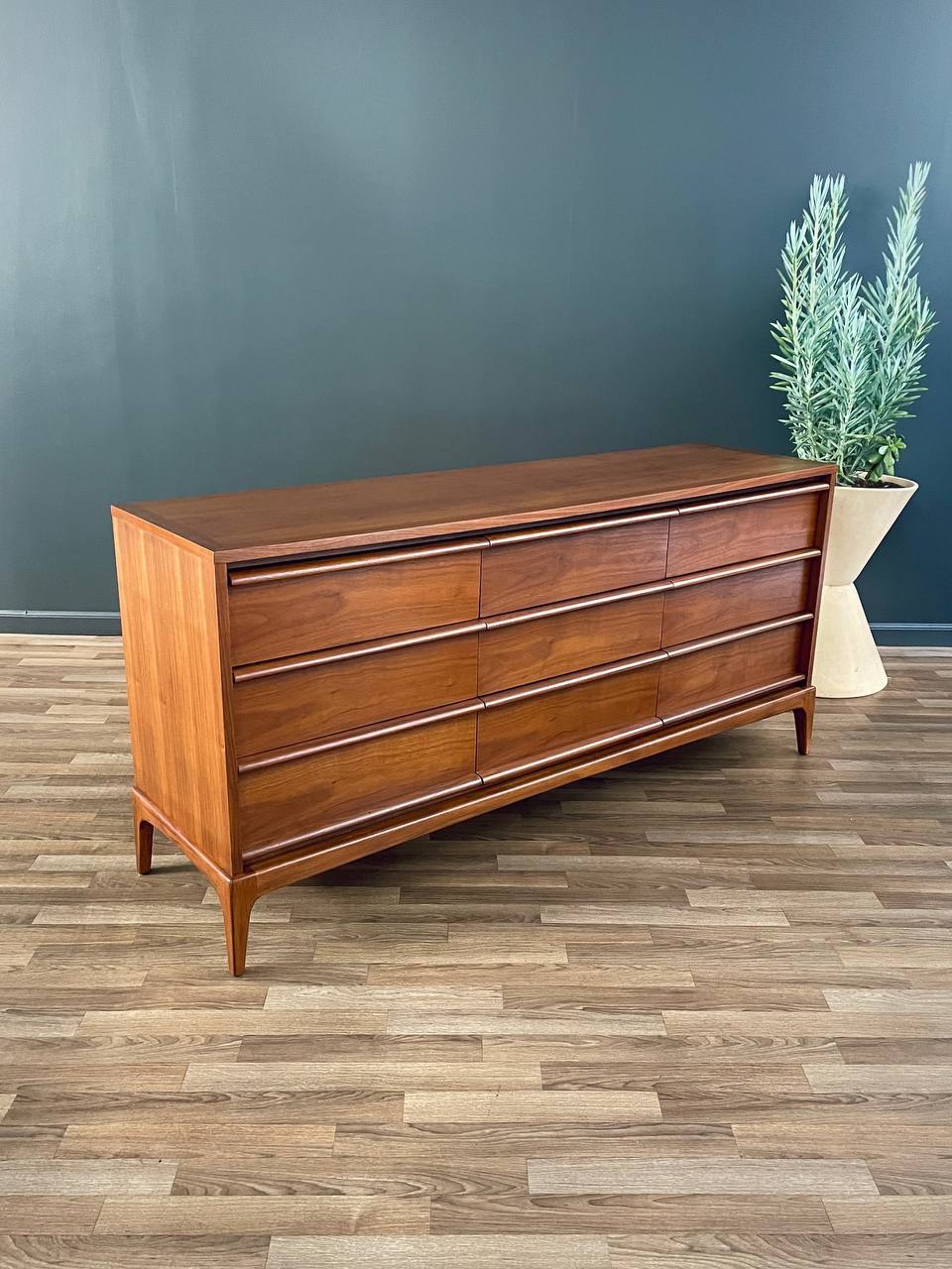 Mid-Century Modern “Rhythm” Walnut Dresser by Lane, c.1950's – Vintage Supply
