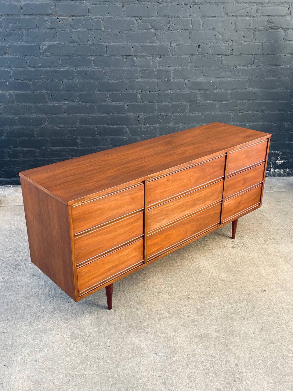 Mid-Century Modern 9-Drawer Walnut Dresser by Dixie Furniture, c.1960' – Vintage Supply Mid-Century Modern 9-Drawer Walnut Dresser by Dixie Furniture, c.1960' – Vintage Supply
