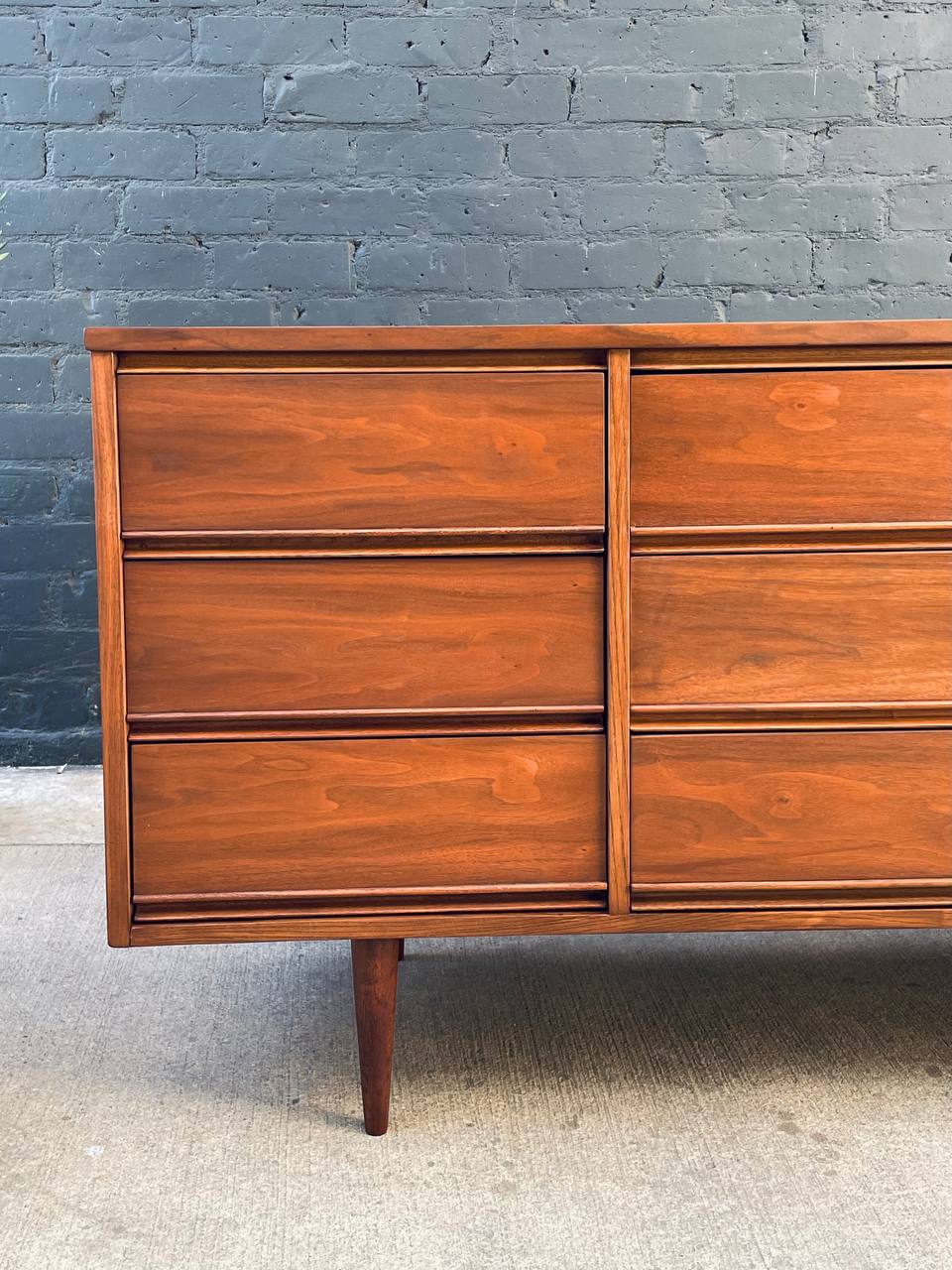 Mid-Century Modern 9-Drawer Walnut Dresser by Dixie Furniture, c.1960' – Vintage Supply Mid-Century Modern 9-Drawer Walnut Dresser by Dixie Furniture, c.1960' – Vintage Supply